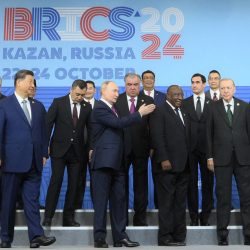 Časť lídrov delegácií na summite skupiny BRICS v ruskej Kazani 23. októbra 2024