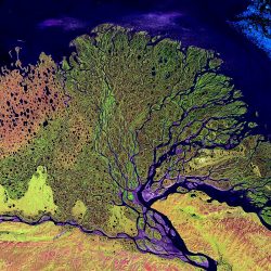 Delta rieky Lena (pohľad z amerického satelitu Landsat 7). Ilustračná snímka