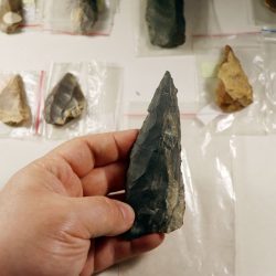 Kamenné nástroje neandertálcov z Mezmajskej jaskyne