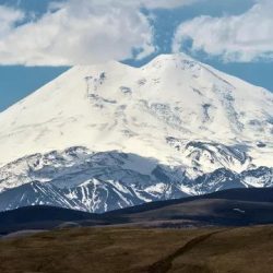 Pohľad na severnú stranu Elbrusa. Ilustračná snímka